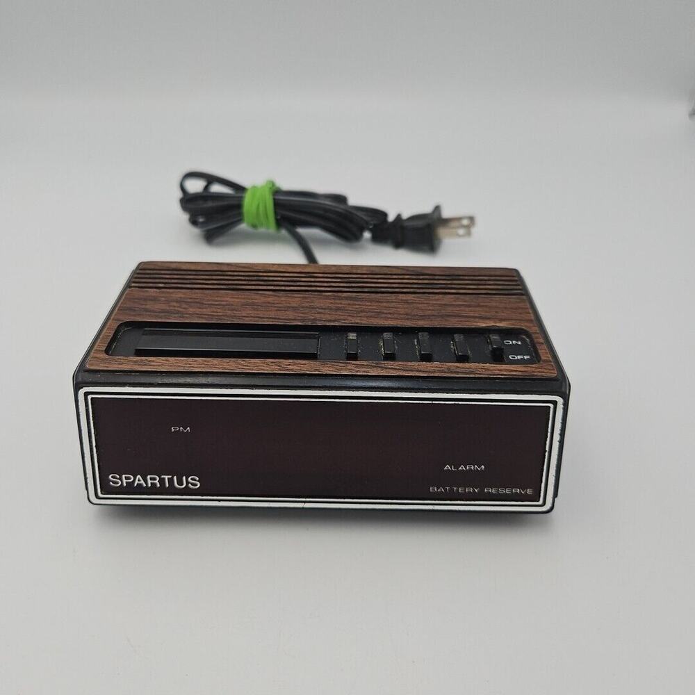 Vintage Spartus 1108 Red‎ LED Display Wood Grain Alarm Clock Retro 1980s TESTED